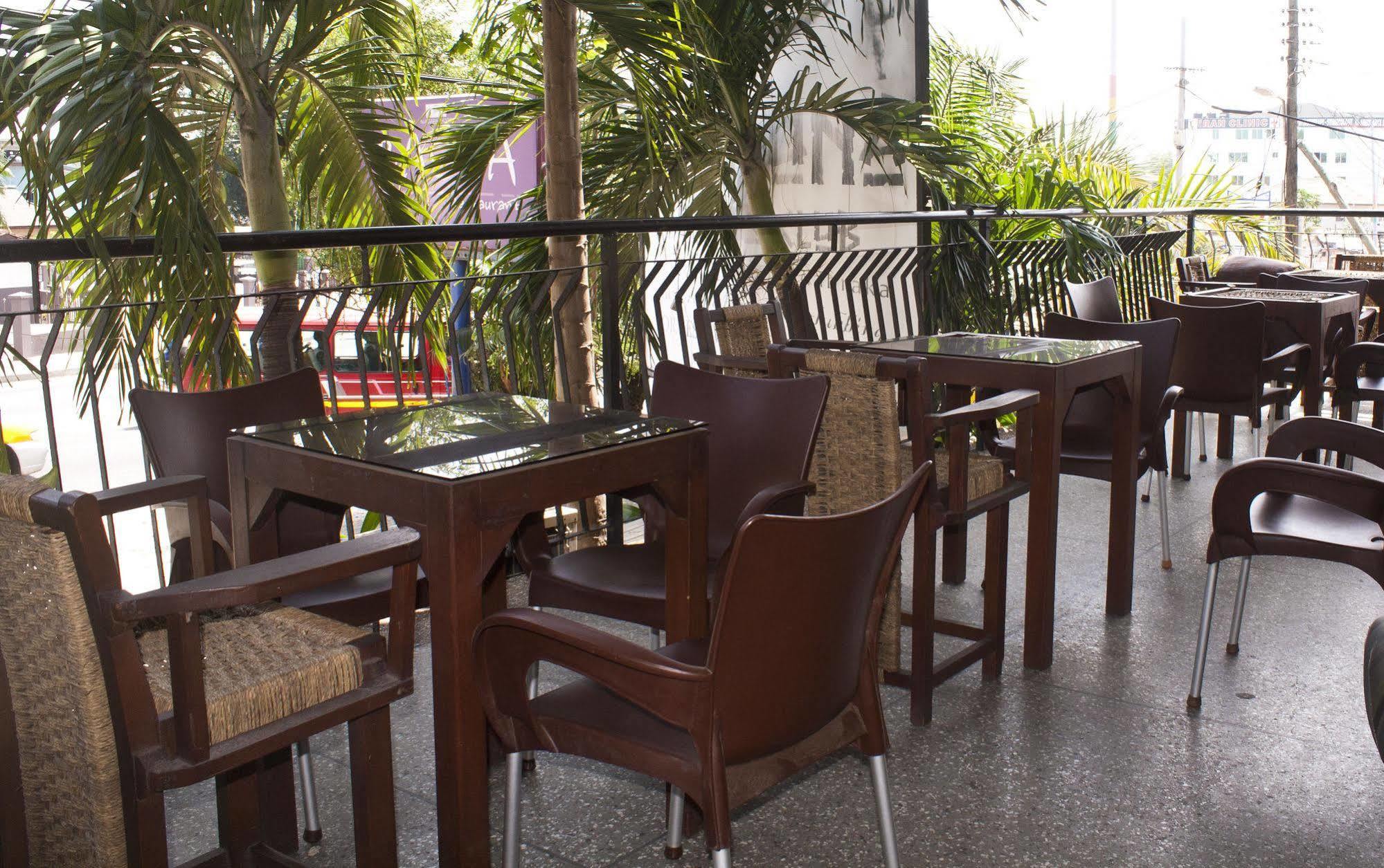 Niagara Hotel Accra Esterno foto