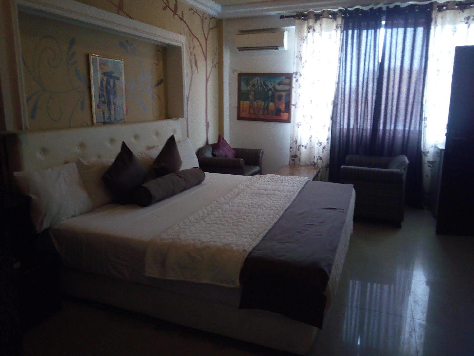 Niagara Hotel Accra Esterno foto