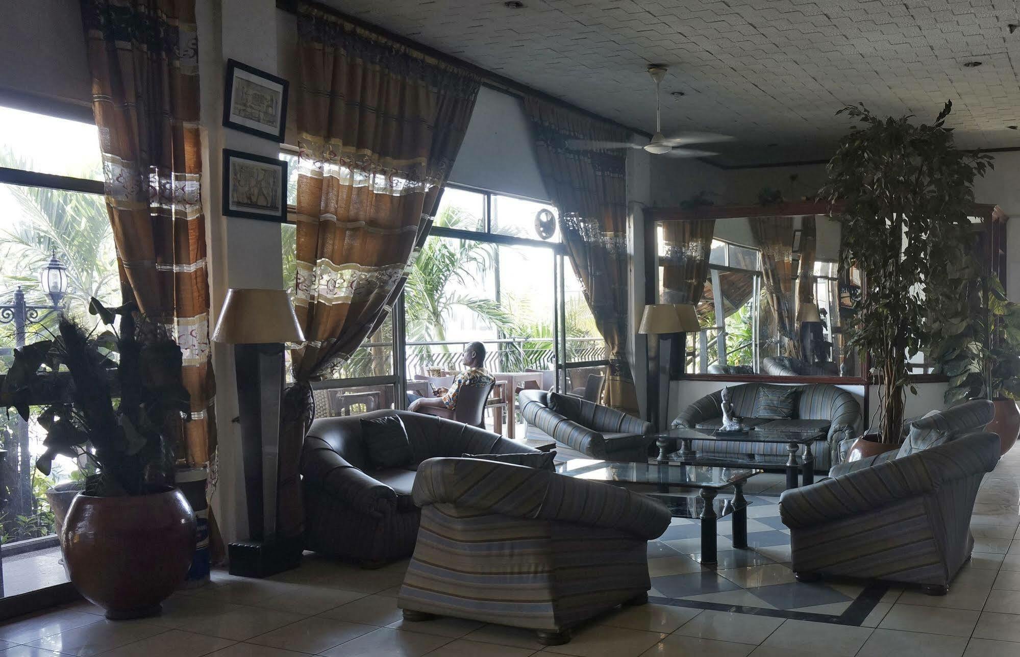 Niagara Hotel Accra Esterno foto